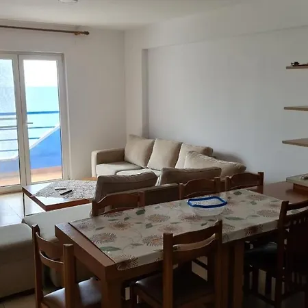 Pallati Bardhe E Blu Skataj